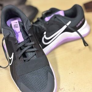 Nike Women's Black and Purple Athletic Shoes MC Trainer 2